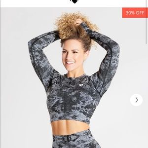 Women’s Best camo seamless long sleeve crop top